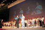 虹の合唱団 6か月〜70代の参加者 参加し平和の思いを歌いました。